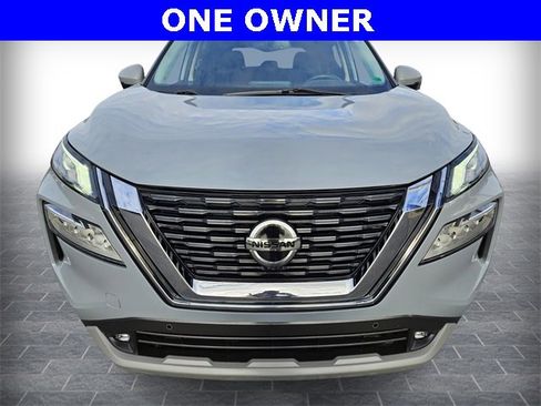 Used 2021 Nissan Rogue SL w/ Premium Package image 2