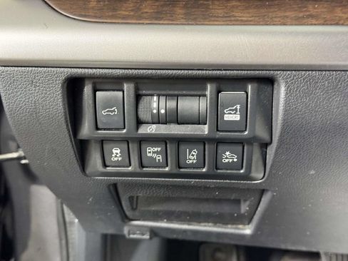 Used 2019 Subaru Outback 2.5i Limited AWD/4WD image 19