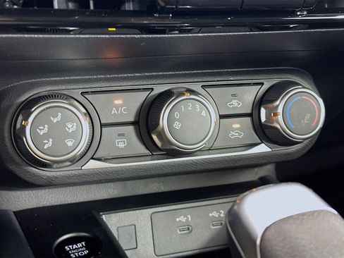 Used 2025 Nissan Kicks SV image 23