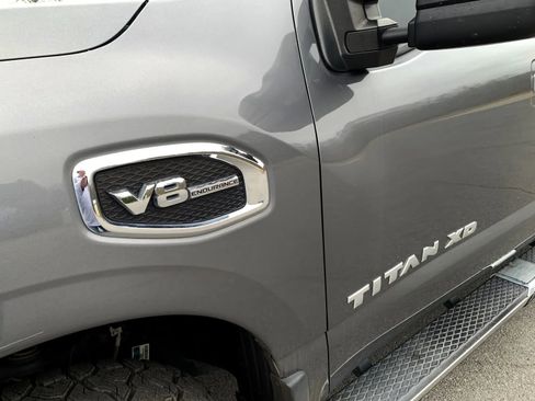 Used 2019 Nissan Titan SV w/ SV Convenience Package image 9