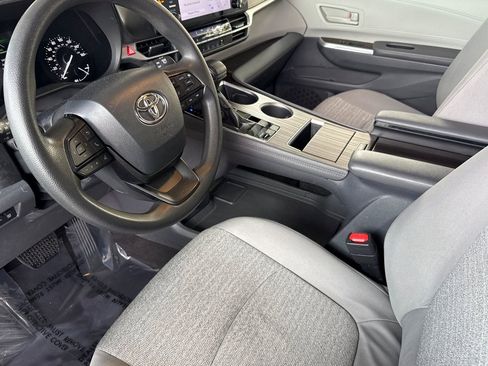 Certified 2023 Toyota Sienna LE image 12