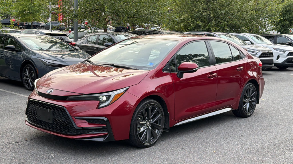 Used 2025 Toyota Corolla SE FWD image 2