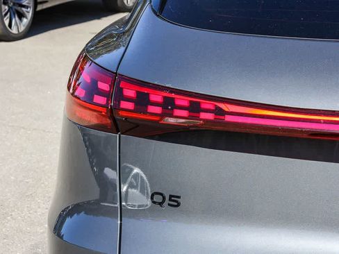 Used 2025 Audi Q5 Premium Plus w/ Premium Plus AWD/4WD image 11