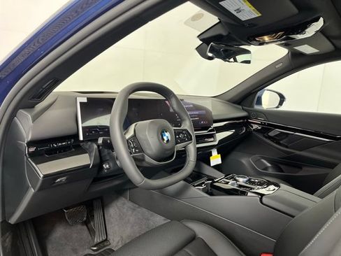 Used 2026 BMW 530i xDrive w/ Premium Package AWD/4WD image 9