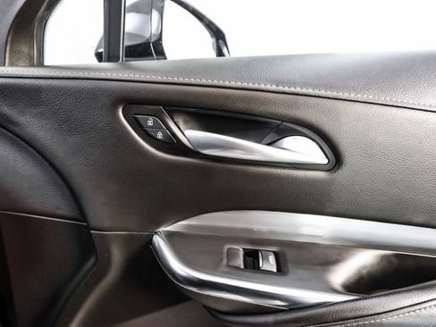 Used 2025 Cadillac XT4 Premium Luxury image 45