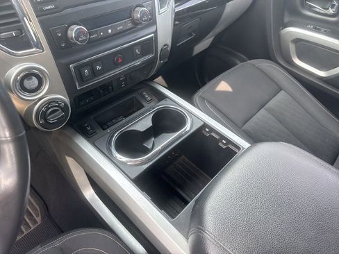 Used 2017 Nissan Titan SV image 14