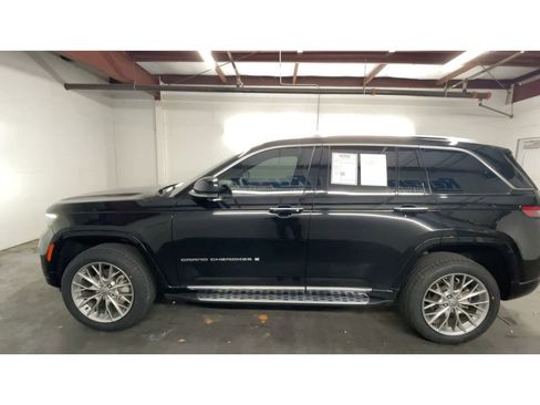 Used 2022 Jeep Grand Cherokee Summit image 5