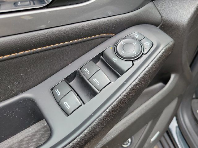 Used 2021 Chevrolet Traverse LT w/ LT Premium Package AWD/4WD image 12