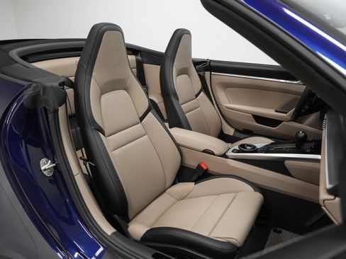 Certified 2025 Porsche 911 Carrera RWD image 26