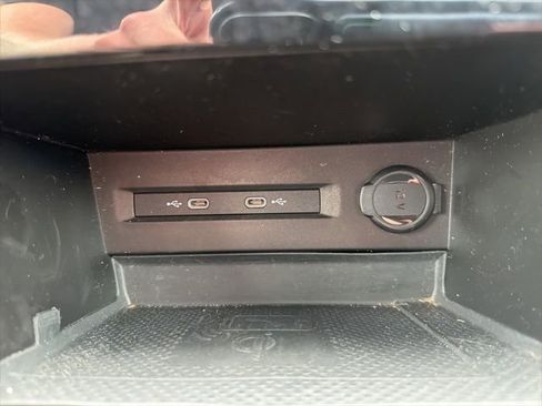 Used 2023 Volkswagen Taos SE w/ Black Wheel Package image 30