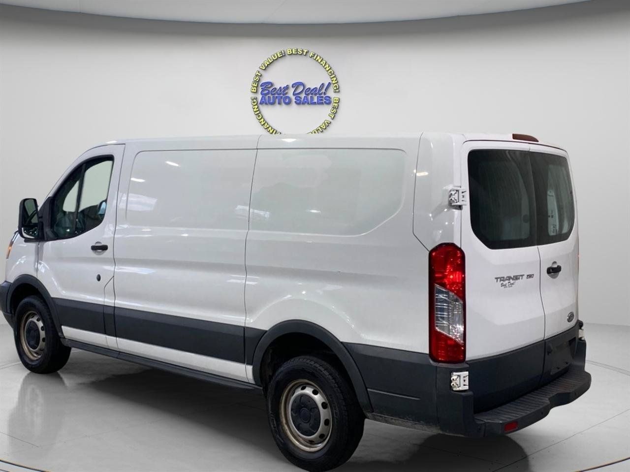 Used 2018 Ford Transit 250 130 Low Roof RWD image 4