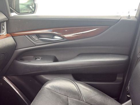 Used 2018 Cadillac Escalade 2WD image 14