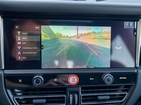 Certified 2026 Porsche Macan AWD/4WD image 19