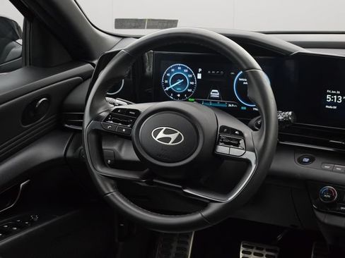 Used 2025 Hyundai Elantra SEL FWD image 18