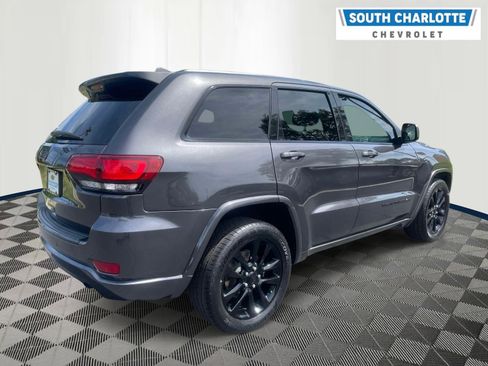 Used 2017 Jeep Grand Cherokee Altitude RWD image 4