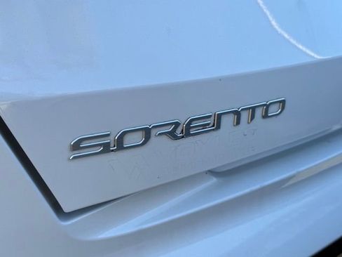 Used 2023 Kia Sorento EX w/ Panoramic Sunroof Package image 4