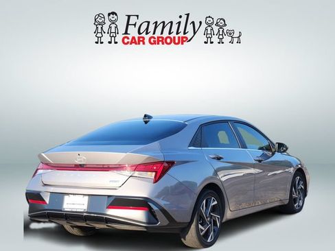 Used 2025 Hyundai Elantra SEL FWD image 4