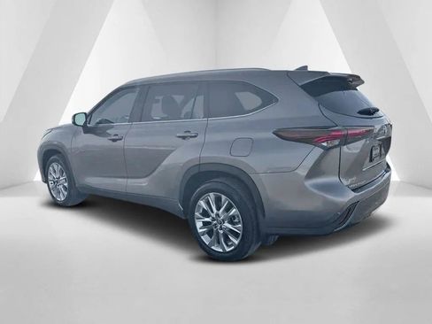 Used 2025 Toyota Highlander Limited image 5