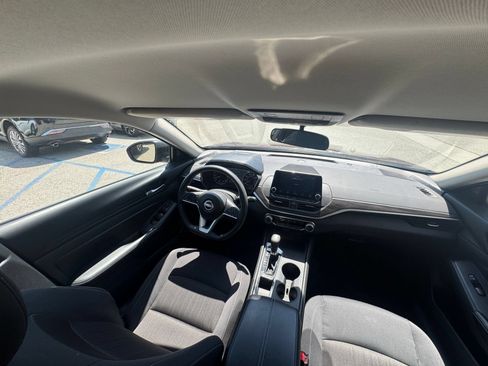 Used 2025 Nissan Altima 2.5 SV FWD image 30