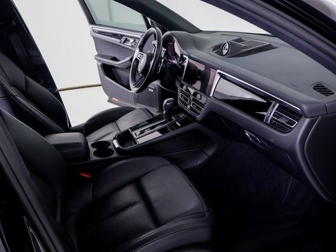 Certified 2023 Porsche Macan S image 10