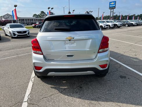 Used 2019 Chevrolet Trax LT FWD image 4