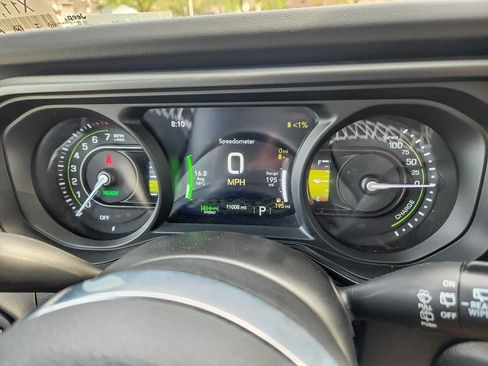 Used 2025 Jeep Wrangler Unlimited Sahara AWD/4WD image 12