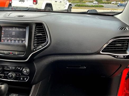 Used 2021 Jeep Cherokee Latitude Plus image 21