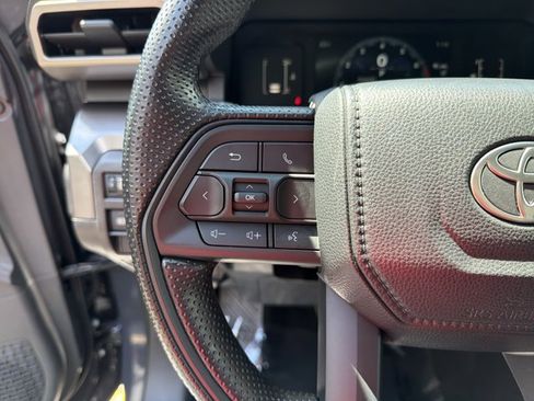 Used 2025 Toyota Tacoma SR5 AWD/4WD image 15