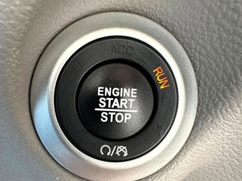 Used 2023 Chrysler Voyager LX FWD image 17
