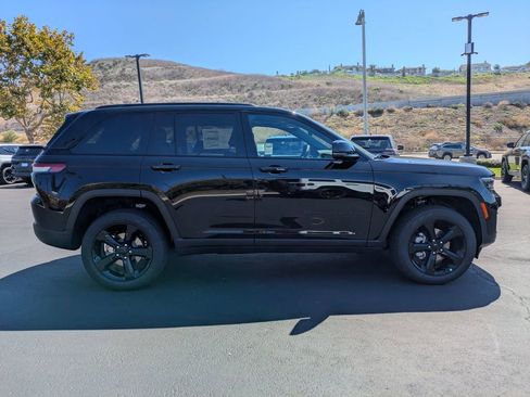 New 2025 Jeep Grand Cherokee Limited w/ Black Appearance Package image 5