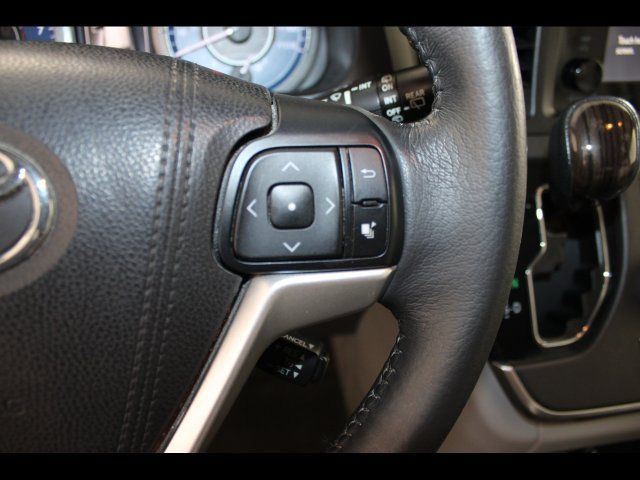 Used 2017 Toyota Sienna XLE w/ XLE Navigation Package FWD image 23