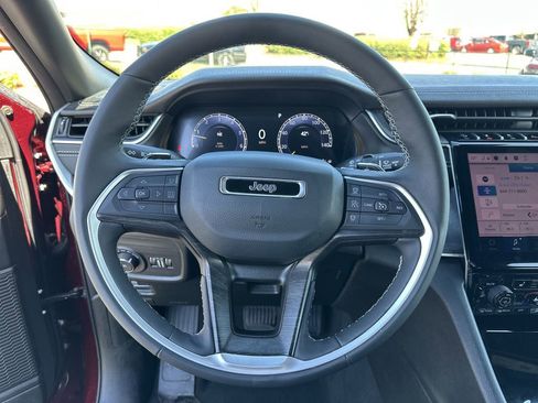 Certified 2025 Jeep Grand Cherokee Limited AWD/4WD image 12