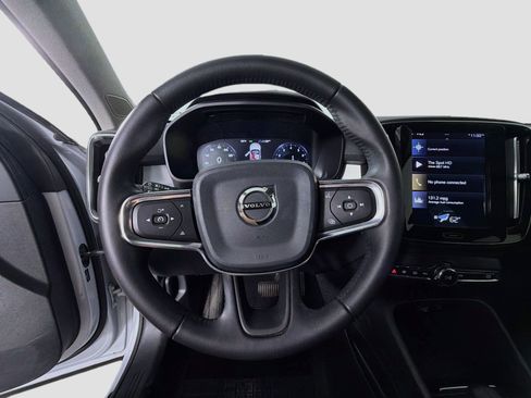 Used 2020 Volvo XC40 T4 Momentum w/ Protection Package Premier FWD image 12