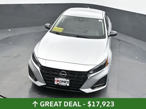 Used 2024 Nissan Altima 2.5 SV FWD image 30