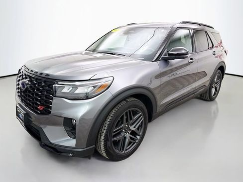 Used 2025 Ford Explorer ST AWD/4WD image 3