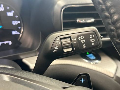Used 2020 Ford Explorer XLT w/ Equipment Group 202A AWD/4WD image 38