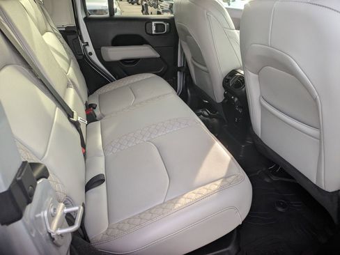 Used 2022 Jeep Wrangler Unlimited Sahara image 25