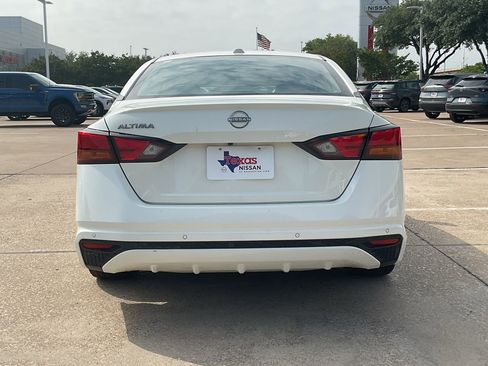 Used 2025 Nissan Altima 2.5 SV FWD image 6