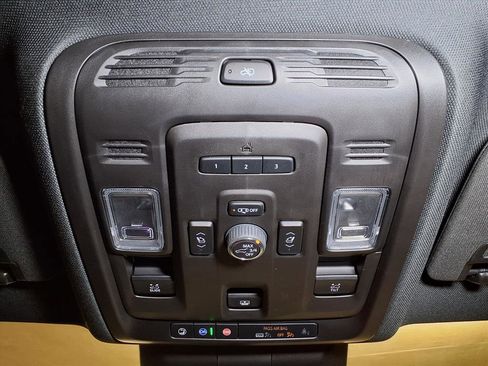 Certified 2022 Cadillac Escalade Premium Luxury image 12