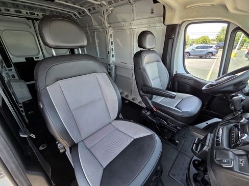 Used 2025 RAM ProMaster 2500 w/ Convenience Group FWD image 3
