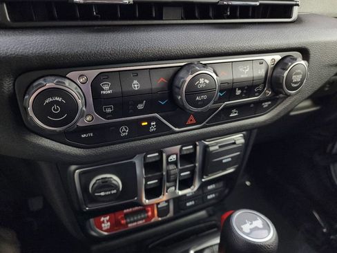 Used 2024 Jeep Wrangler Unlimited Sport AWD/4WD image 25