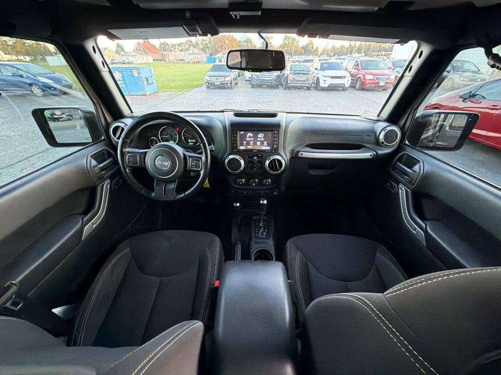 Used 2018 Jeep Wrangler Unlimited Sahara AWD/4WD image 17