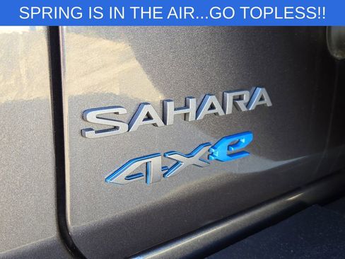 Used 2025 Jeep Wrangler Unlimited Sahara AWD/4WD image 31