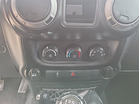 Used 2012 Jeep Wrangler Sport image 19