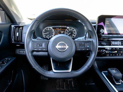Used 2024 Nissan Pathfinder SV FWD image 13