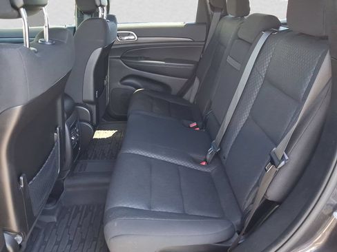 Used 2021 Jeep Grand Cherokee Laredo AWD/4WD image 10