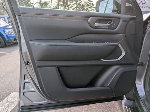 Used 2025 Nissan Armada Platinum Reserve image 12