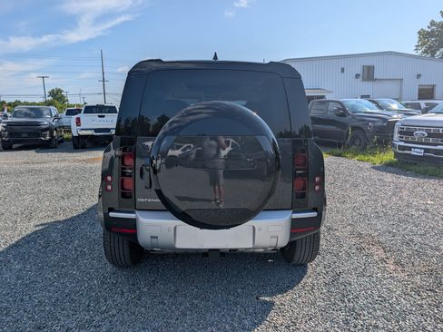 Used 2025 Land Rover Defender 110 S AWD/4WD image 4