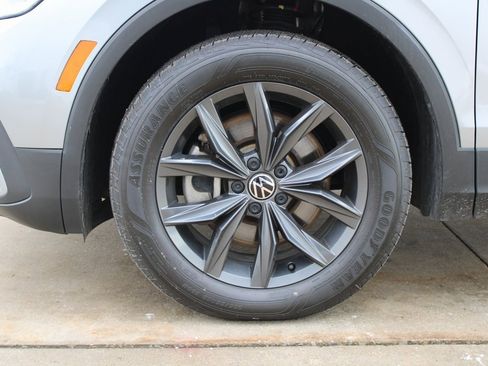 Certified 2022 Volkswagen Tiguan SE w/ Panoramic Sunroof Package image 32