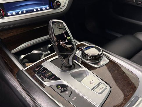 Used 2020 BMW 740i w/ M Sport Package RWD image 17